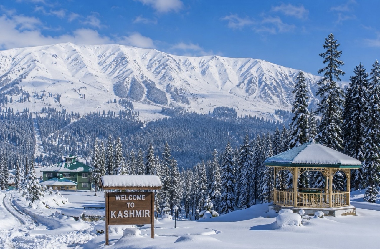 Winter in Kashmir: A Magical Journey Through Snow-Covered Paradise