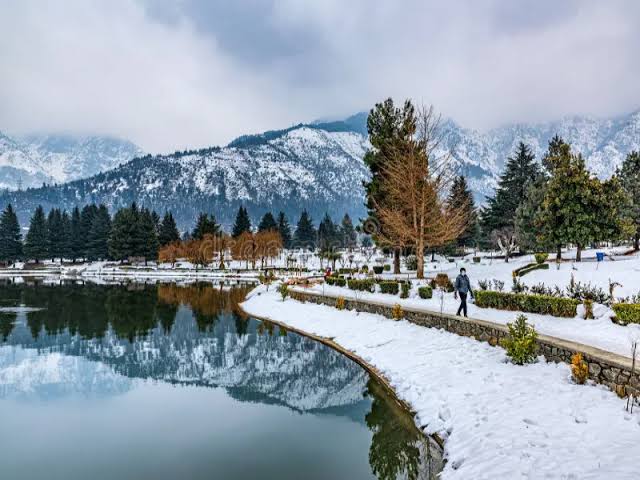 Authentic Kashmir Holidays • Tailored for Every Traveler